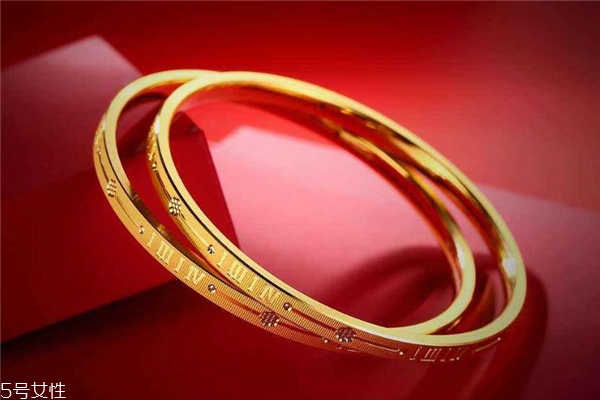 黃金手鐲可以戴右手嗎 容易磨損 黃金手鐲可以戴右手嗎 容易磨損
