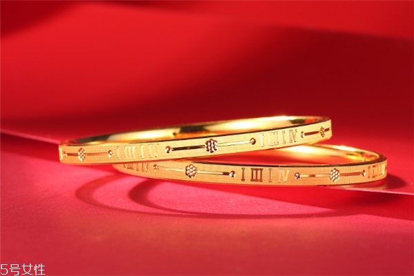 黃金手鐲能戴著洗澡嗎 會(huì)加速氧化 黃金手鐲能戴著洗澡嗎 會(huì)加速氧化