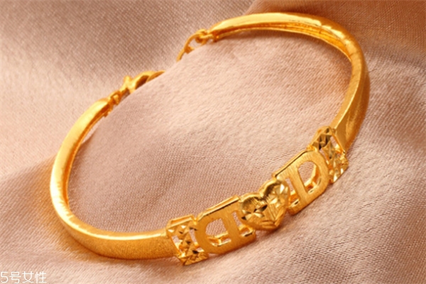 黃金手鐲什么款式好看 款式是很重要的 黃金手鐲什么款式好看 款式是很重要的
