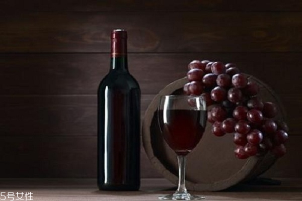 喝紅酒可以祛痘印嗎 安全又有效 喝紅酒可以祛痘印嗎 安全又有效