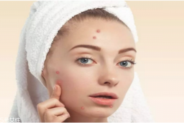 化妝品保質(zhì)期一般是多久 過期的就不要用了 化妝品保質(zhì)期一般是多久 過期的就不要用了