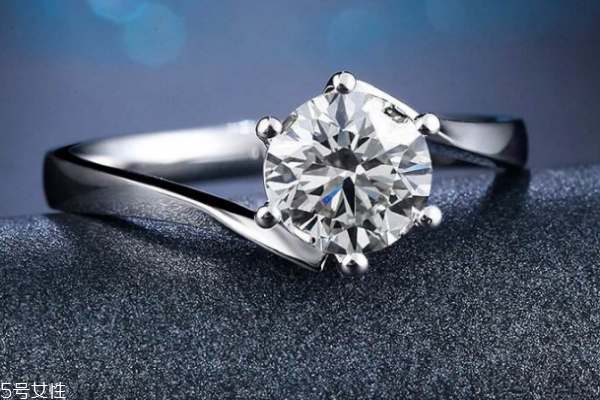 六爪鉆石戒指的寓意 原來代表這些 六爪鉆石戒指的寓意 原來代表這些