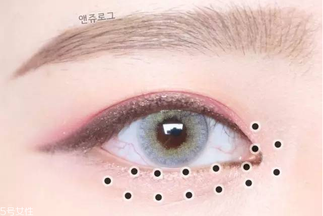 適合學(xué)生黨的眼影有哪些 學(xué)生黨眼影推薦 適合學(xué)生黨的眼影有哪些 學(xué)生黨眼影推薦