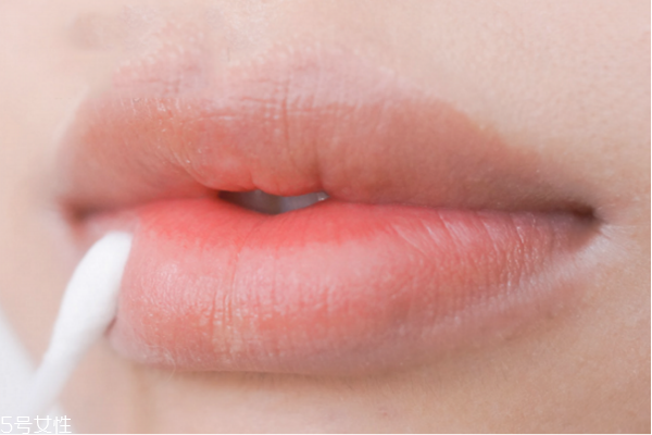 嘴唇怎么畫飽滿 飽滿立體的嘴唇畫法 嘴唇怎么畫飽滿 飽滿立體的嘴唇畫法