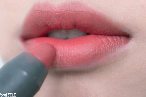 嘴唇怎么畫飽滿 飽滿立體的嘴唇畫法 嘴唇怎么畫飽滿 飽滿立體的嘴唇畫法