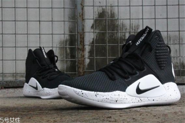 耐克hd2018耐磨嗎 水泥地磨損較大 耐克hd2018耐磨嗎 水泥地磨損較大
