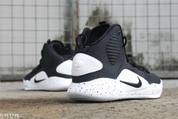 耐克hd2018耐磨嗎 水泥地磨損較大 耐克hd2018耐磨嗎 水泥地磨損較大