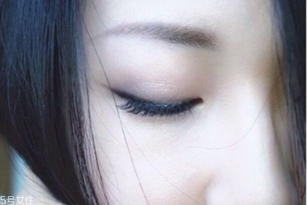 韓國(guó)裸妝步驟 清新裸妝化妝教程 韓國(guó)裸妝步驟 清新裸妝化妝教程