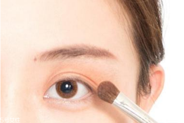 情人節(jié)化什么眼妝 約會(huì)眼妝畫法 情人節(jié)化什么眼妝 約會(huì)眼妝畫法