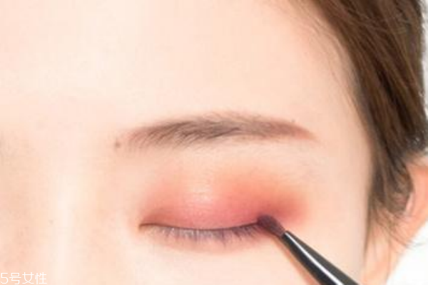 情人節(jié)化什么眼妝 約會(huì)眼妝畫法 情人節(jié)化什么眼妝 約會(huì)眼妝畫法