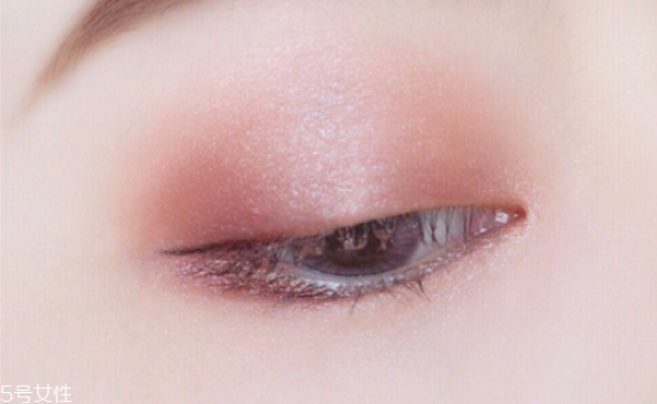 情人節(jié)化什么眼妝 約會(huì)眼妝畫法 情人節(jié)化什么眼妝 約會(huì)眼妝畫法