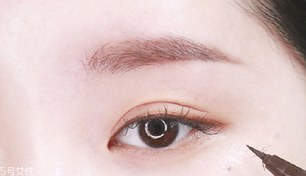 情人節(jié)化什么眼妝 約會(huì)眼妝畫法 情人節(jié)化什么眼妝 約會(huì)眼妝畫法