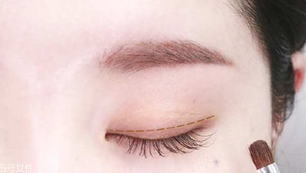 情人節(jié)化什么眼妝 約會(huì)眼妝畫法 情人節(jié)化什么眼妝 約會(huì)眼妝畫法