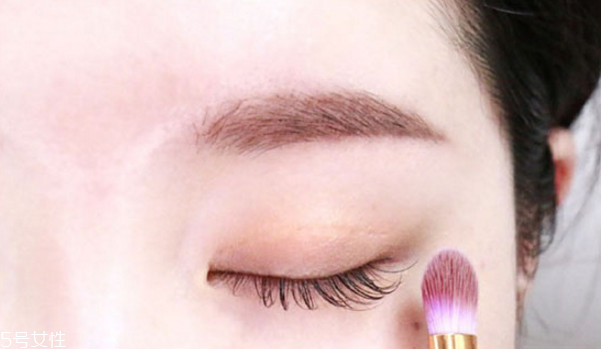 情人節(jié)化什么眼妝 約會(huì)眼妝畫法 情人節(jié)化什么眼妝 約會(huì)眼妝畫法