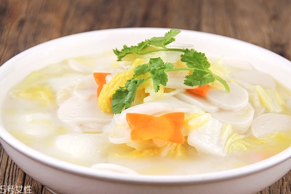 年糕為什么要用水泡 是這個原因 年糕為什么要用水泡 是這個原因