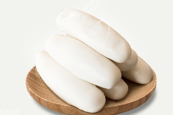 年糕為什么會(huì)變黑 因?yàn)楸4娌划?dāng) 年糕為什么會(huì)變黑 因?yàn)楸4娌划?dāng)