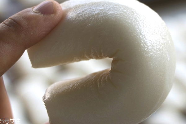 年糕為什么會(huì)發(fā)黃 四個(gè)原因 年糕為什么會(huì)發(fā)黃 四個(gè)原因