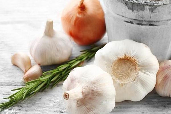 大蒜怎么長(zhǎng)期保存 四個(gè)方法教給你 大蒜怎么長(zhǎng)期保存 四個(gè)方法教給你