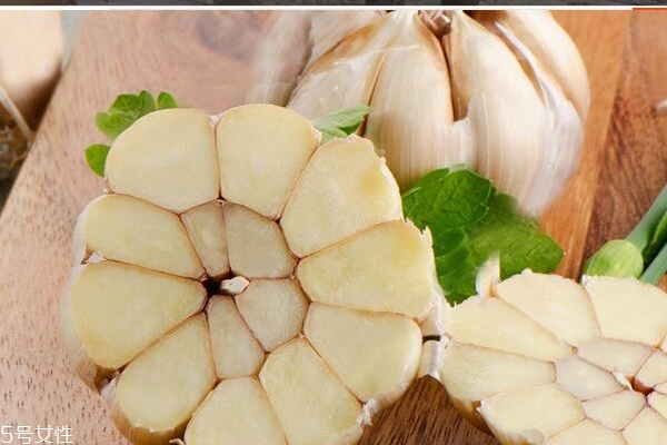 大蒜怎么長(zhǎng)期保存 四個(gè)方法教給你 大蒜怎么長(zhǎng)期保存 四個(gè)方法教給你