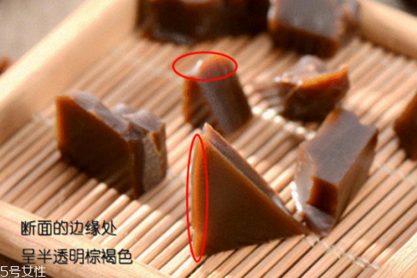 阿膠顏色深好還是淺好 不深不淺琥珀色最好 阿膠顏色深好還是淺好 不深不淺琥珀色最好