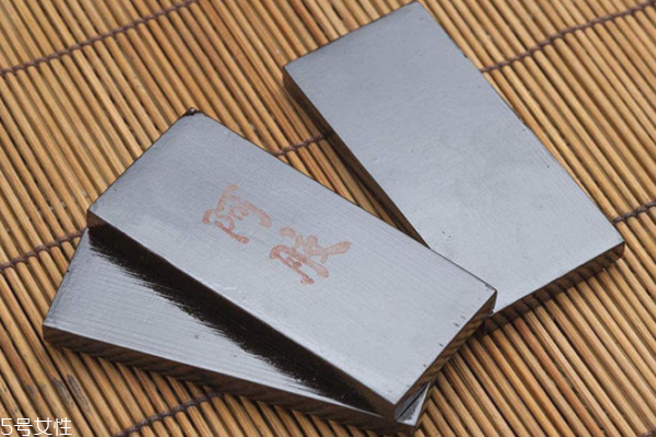 阿膠顏色深好還是淺好 不深不淺琥珀色最好 阿膠顏色深好還是淺好 不深不淺琥珀色最好