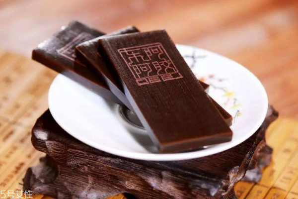 正宗阿膠是什么形狀 優(yōu)質(zhì)阿膠都是規(guī)整長(zhǎng)方形 正宗阿膠是什么形狀 優(yōu)質(zhì)阿膠都是規(guī)整長(zhǎng)方形