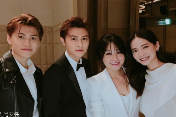 參加婚禮梳什么發(fā)型 看看女明星都扎什么發(fā)型 參加婚禮梳什么發(fā)型 看看女明星都扎什么發(fā)型