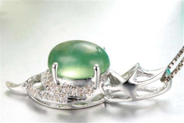 葡萄石和石榴石哪個好 個人喜好很重要 葡萄石和石榴石哪個好 個人喜好很重要