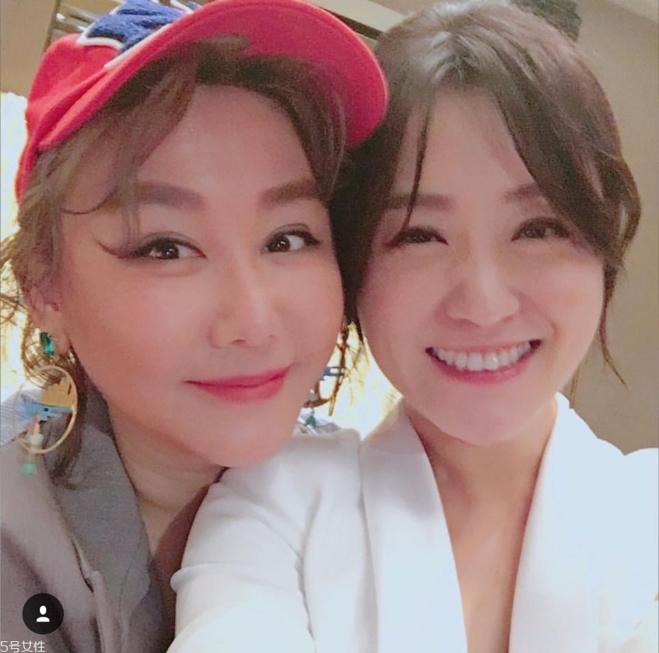 參加婚禮梳什么發(fā)型 看看女明星都扎什么發(fā)型 參加婚禮梳什么發(fā)型 看看女明星都扎什么發(fā)型