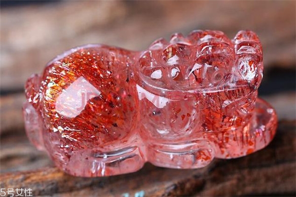 草莓晶可以戴著睡覺嗎 影響并不大 草莓晶可以戴著睡覺嗎 影響并不大