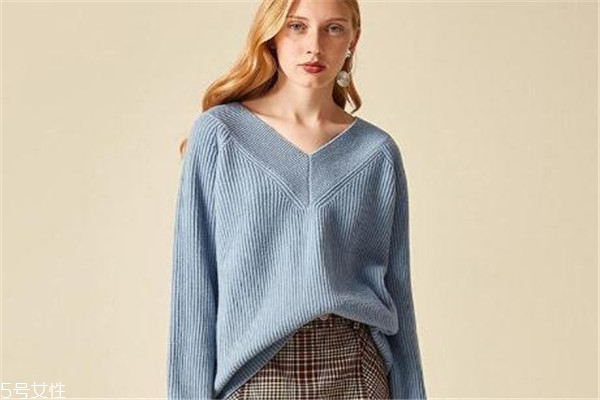 秋季毛衣搭配圖片 毛衣版型很關(guān)鍵 秋季毛衣搭配圖片 毛衣版型很關(guān)鍵