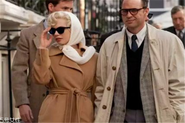 今年大衣流行什么顏色 時(shí)尚達(dá)人教你選 今年大衣流行什么顏色 時(shí)尚達(dá)人教你選