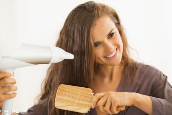 睡覺應(yīng)不應(yīng)該扎頭發(fā) 原來一直都做錯了 睡覺應(yīng)不應(yīng)該扎頭發(fā) 原來一直都做錯了