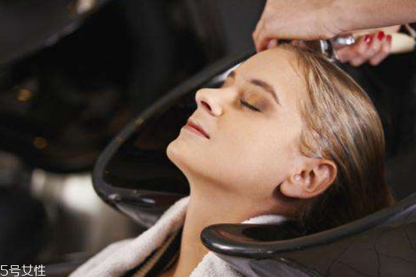 睡覺應(yīng)不應(yīng)該扎頭發(fā) 原來一直都做錯了 睡覺應(yīng)不應(yīng)該扎頭發(fā) 原來一直都做錯了