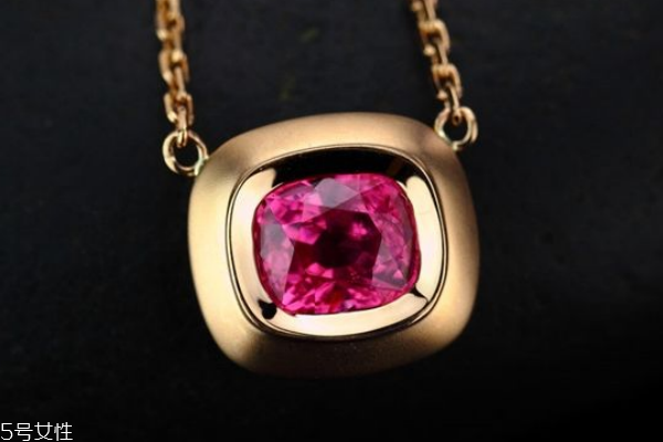 尖晶石有收藏價(jià)值嗎 皇室成員都愛它 尖晶石有收藏價(jià)值嗎 皇室成員都愛它