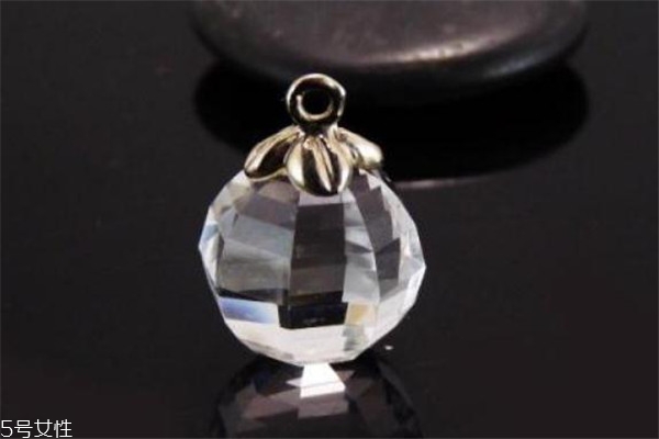 如何鑒別白水晶真假 從這幾點(diǎn)來看 如何鑒別白水晶真假 從這幾點(diǎn)來看