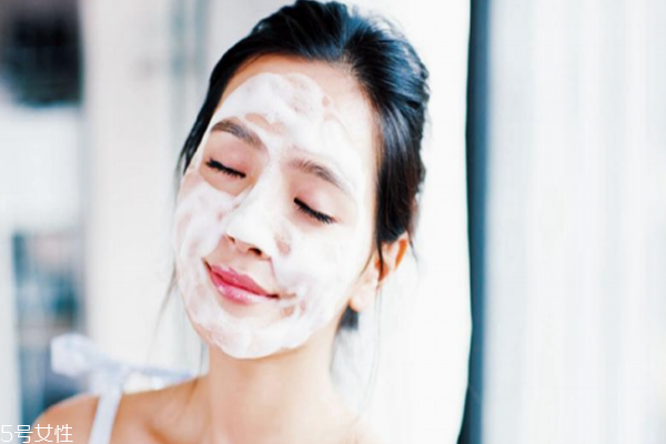 夏季用什么洗面奶好 泡沫洗面奶是最優(yōu)選 夏季用什么洗面奶好 泡沫洗面奶是最優(yōu)選