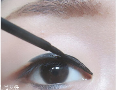 初學(xué)者怎么學(xué)化妝 初學(xué)者眼妝這樣化不會(huì)出錯(cuò) 初學(xué)者怎么學(xué)化妝 初學(xué)者眼妝這樣化不會(huì)出錯(cuò)