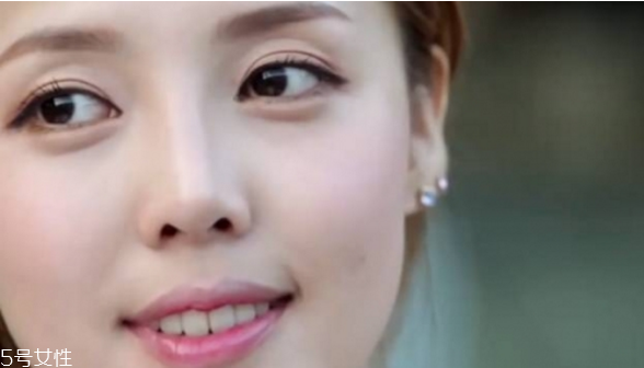 初學(xué)者怎么學(xué)化妝 初學(xué)者眼妝這樣化不會(huì)出錯(cuò) 初學(xué)者怎么學(xué)化妝 初學(xué)者眼妝這樣化不會(huì)出錯(cuò)