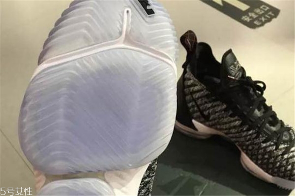 耐克詹姆斯16奧利奧配色什么時(shí)候發(fā)售 詹姆斯全新戰(zhàn)靴 耐克詹姆斯16奧利奧配色什么時(shí)候發(fā)售 詹姆斯全新戰(zhàn)靴