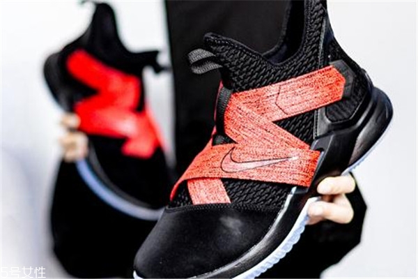 耐克士兵12能打水泥地嗎 耐磨性還不錯 耐克士兵12能打水泥地嗎 耐磨性還不錯