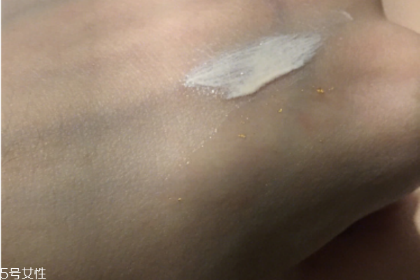 嬌蘭妝前乳和cpb隔離哪個(gè)好 兩款?yuàn)y前對(duì)比 嬌蘭妝前乳和cpb隔離哪個(gè)好 兩款?yuàn)y前對(duì)比