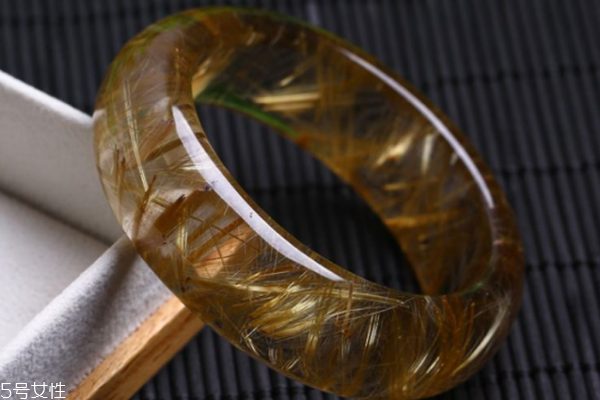 鈦晶和金發(fā)晶的區(qū)別 要仔細區(qū)分 鈦晶和金發(fā)晶的區(qū)別 要仔細區(qū)分