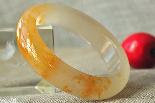 新疆金絲玉手鐲價格 要看具體品種 新疆金絲玉手鐲價格 要看具體品種