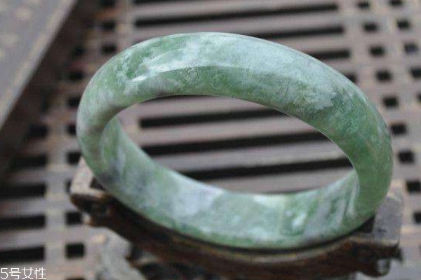 藍(lán)田玉有什么寓意 吉祥好運(yùn)的象征 藍(lán)田玉有什么寓意 吉祥好運(yùn)的象征