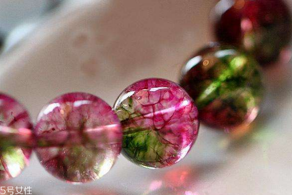 西瓜碧璽的功效與作用 很適合女性 西瓜碧璽的功效與作用 很適合女性