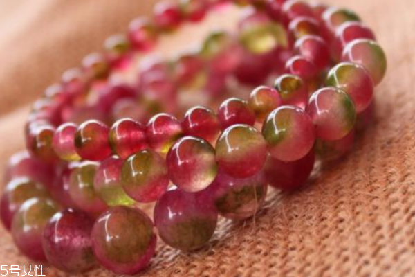 西瓜碧璽手鏈的價格 色澤很重要 西瓜碧璽手鏈的價格 色澤很重要
