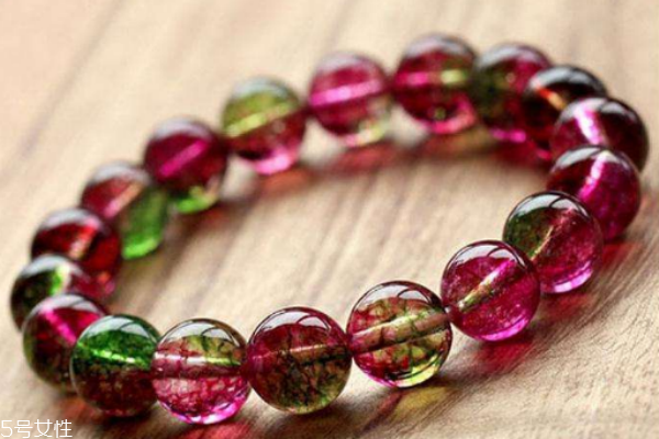 西瓜碧璽手鏈的價格 色澤很重要 西瓜碧璽手鏈的價格 色澤很重要