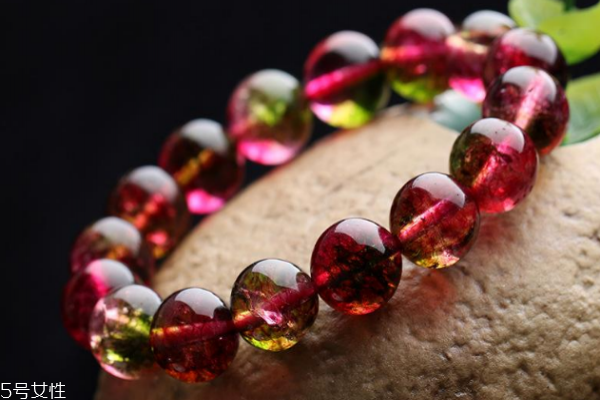 西瓜碧璽的寓意 辟邪保平安 西瓜碧璽的寓意 辟邪保平安