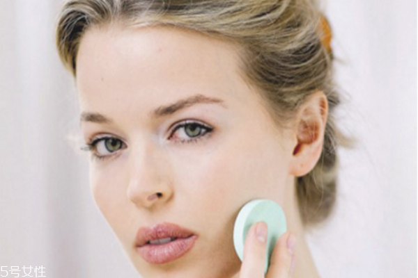 卸妝乳適合油性皮膚嗎 誰說油皮只能用卸妝水 卸妝乳適合油性皮膚嗎 誰說油皮只能用卸妝水